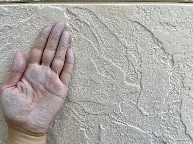 壁と手